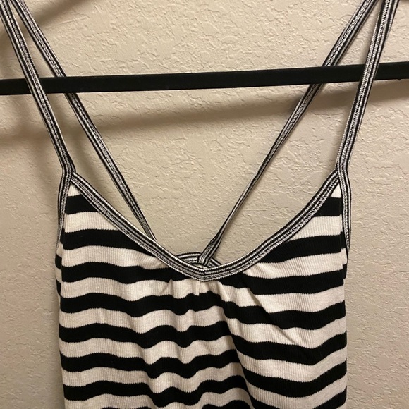 Old Navy Black & White Striped Ribbed Tank With Built-In Bra Size L - Picture 2 of 7